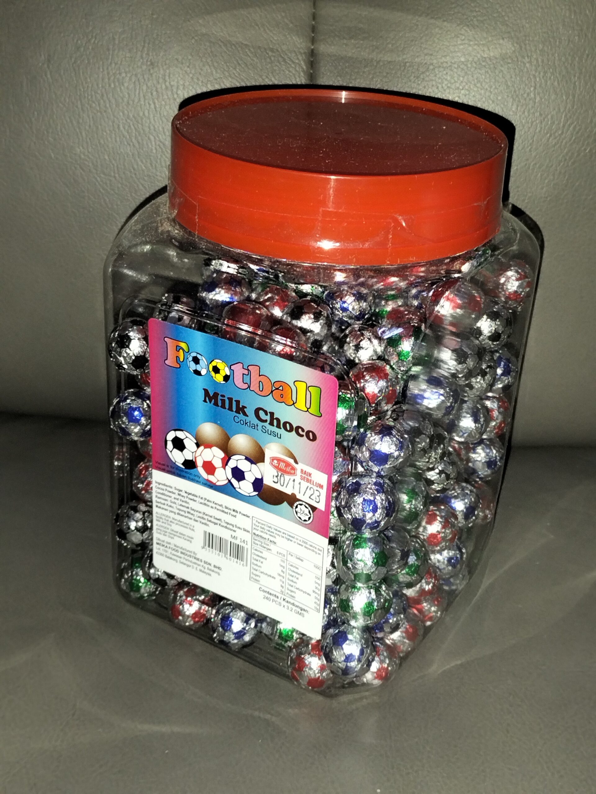 [ 240pcs x 3.2g per pc ] Football Milk Choco [ Halal ]